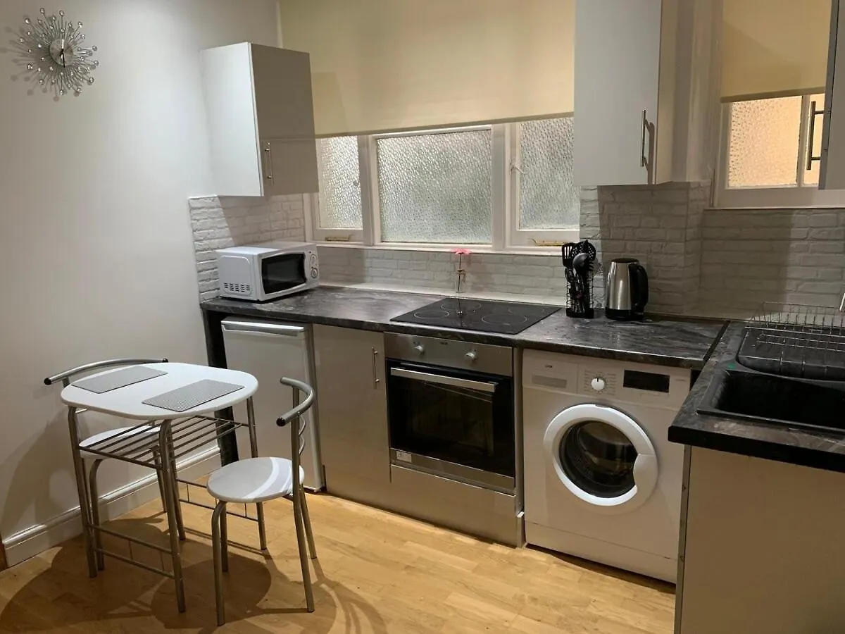 Modern Apartment In Twickenham Highstreet United Kingdom